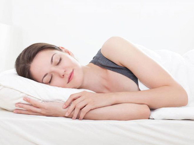 ngủ đủ giấc cũng là cách giúp bạn hạn chế được bệnh cảm cúm